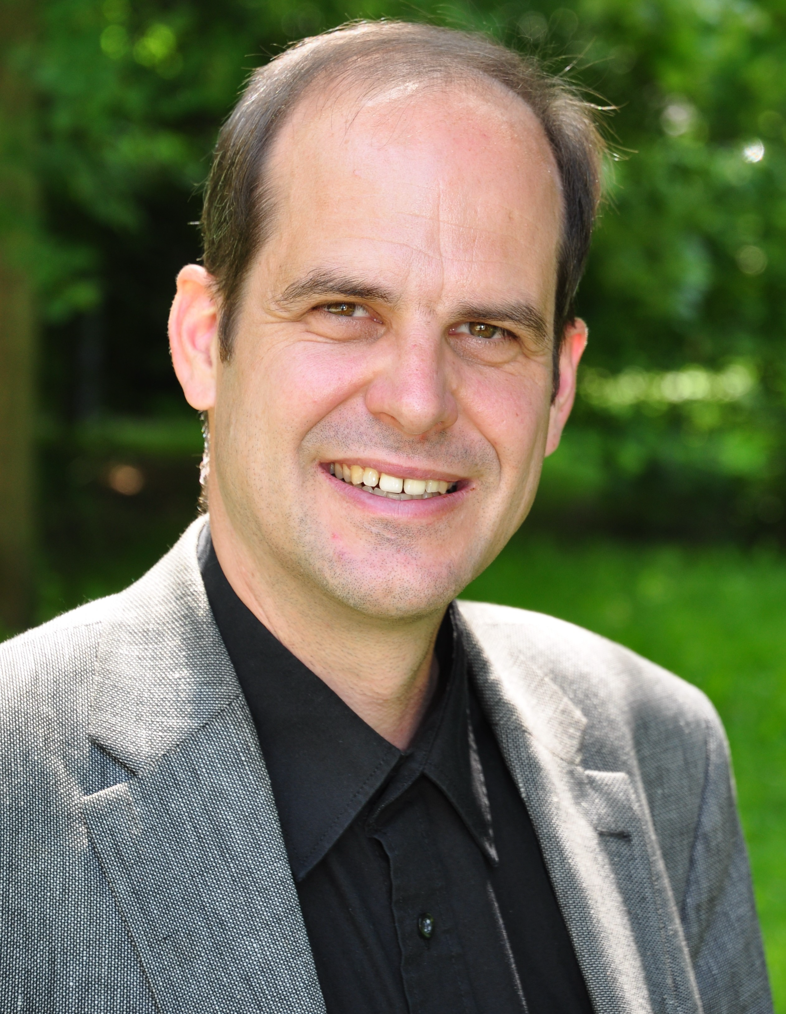 Dr. Matthias Kneip